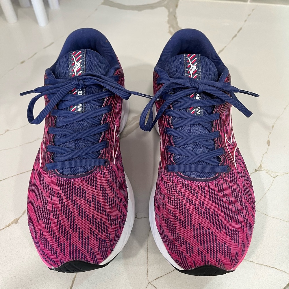 Mizuno Running Shoes. Women’s Size 8.5Color  FESTIVAL FUCHSIA - Picture 5 of 10